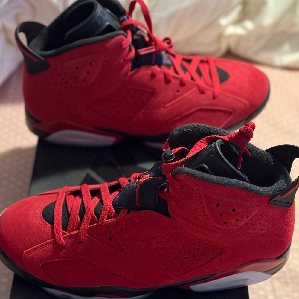 Bravo Toro Jordan 6s in size 12 men’s - Picture 2 of 4